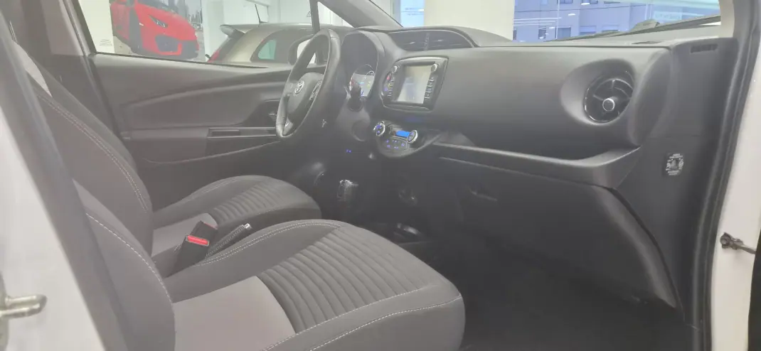 Toyota Yaris 2018 - 15990 EUR, 86572 km - AUTO.MOTO.pt - 86572km - foto 36 de 41