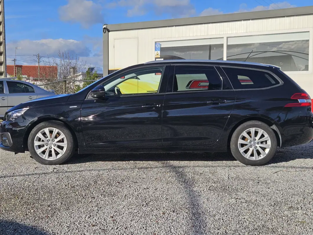 Peugeot 308 SW 2019 - 13800 EUR, 77780 km - AUTO.MOTO.pt - 77780km - foto 7 de 44