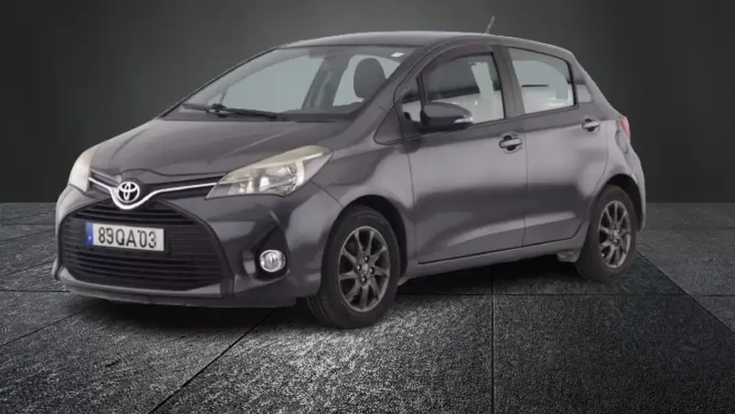 Toyota Yaris 2015 - 7950 EUR, 332062 km - AUTO.MOTO.pt - 332062km - foto 4 de 10