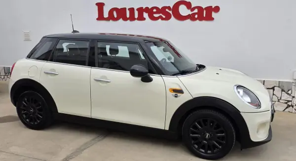 MINI 5 Portas One Essential 2018 Gasolina