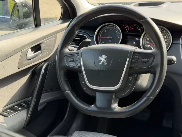 Peugeot 508 SW 2012 - 7900 EUR, 215500 km - AUTO.MOTO.pt - 215500km - foto 9 de 23