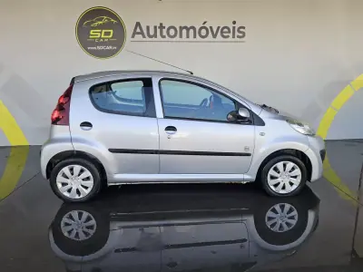 Peugeot 107 2012 - 4250 EUR, 163000 km - AUTO.MOTO.pt - 163000km - foto 3 de 9