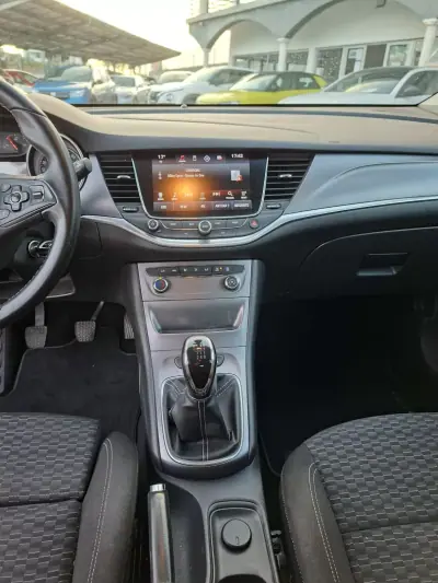 Opel Astra 2016 - 11000 EUR, 81600 km - AUTO.MOTO.pt - 81600km - foto 16 de 28