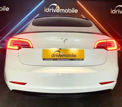 Tesla Model 3 2020 - 29900 EUR, 108726 km - AUTO.MOTO.pt - 108726km - foto 18 de 36