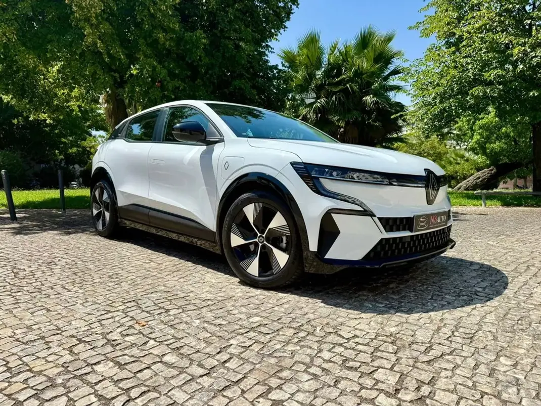 Renault Mégane E-Tech 2023 - 21990 EUR, 43500 km - AUTO.MOTO.pt - 43500km - foto 14 de 38