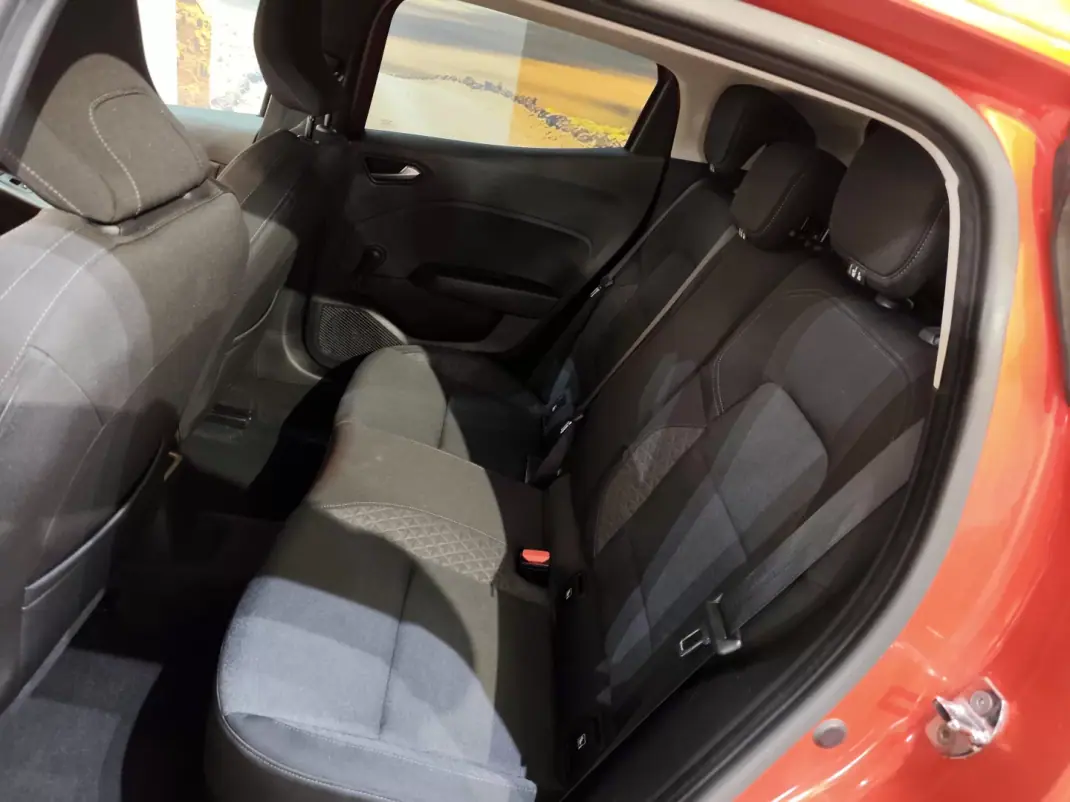 Renault Clio 2019 - 12300 EUR, 62000 km - 62000km - foto 18 de 22