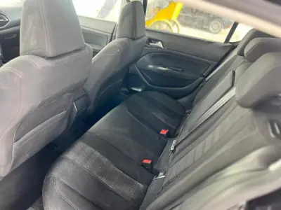 Peugeot 308 2017 - 13500 EUR, 181250 km - AUTO.MOTO.pt - 181250km - foto 7 de 12