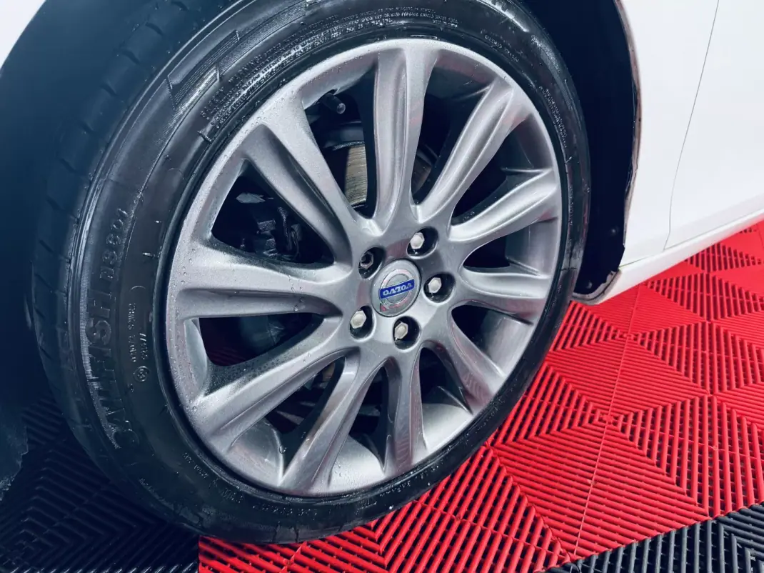 Volvo V40 2013 - 9990 EUR, 258002 km - AUTO.MOTO.pt - 258002km - foto 13 de 31