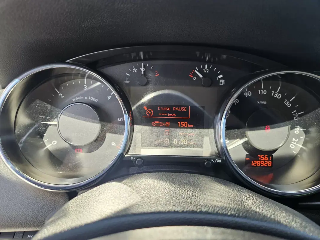 Peugeot 3008 2016 - 13550 EUR, 128500 km - 128500km - foto 32 de 38
