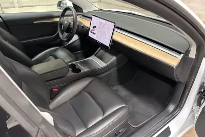 Tesla Model 3 2021 - 25450 EUR, 58710 km - AUTO.MOTO.pt - 58710km - foto 10 de 56