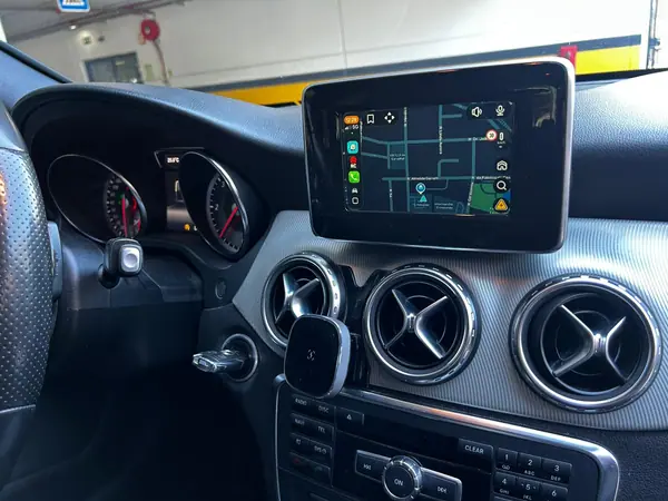 Mercedes-Benz GLA 180 2015 - 16950 EUR, 235000 km - AUTO.MOTO.pt - 235000km - foto 12 de 15