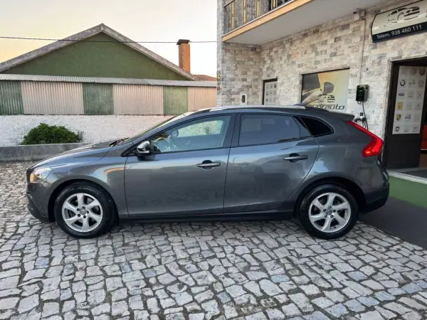 Volvo V40 Cross Country 2013 - 13500 EUR, 164000 km - AUTO.MOTO.pt - 164000km - foto 4 de 38