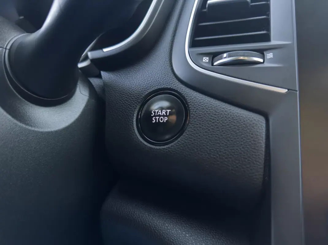 Renault Mégane Sport Tourer 2016 - 13990 EUR, 163000 km - AUTO.MOTO.pt - 163000km - foto 41 de 47