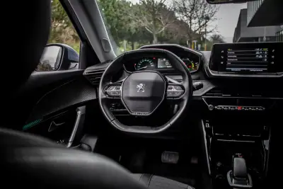 Peugeot e-2008 2021 - 20850 EUR, 60050 km - AUTO.MOTO.pt - 60050km - foto 34 de 44