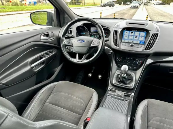Ford Kuga 2017 - 15450 EUR, 78000 km - AUTO.MOTO.pt - 78000km - foto 56 de 60