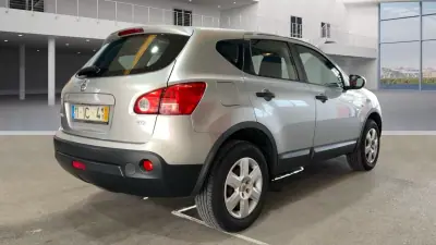 Nissan Qashqai 2009 - 8999 EUR, 181121 km - AUTO.MOTO.pt - 181121km - foto 2 de 9