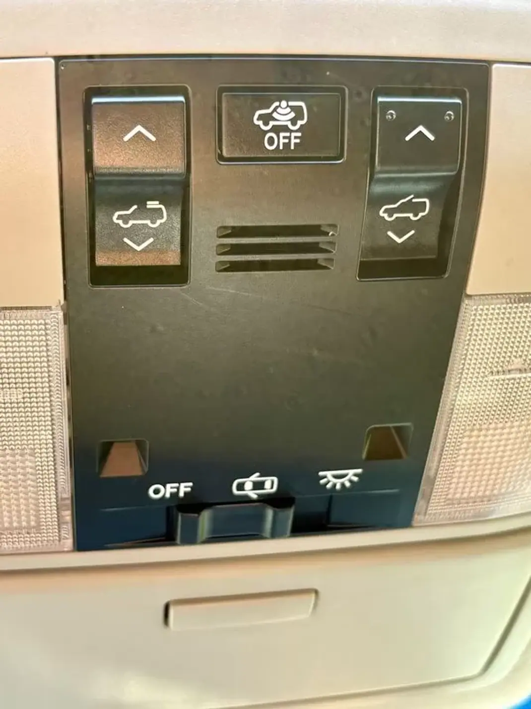 Toyota Land Cruiser 2017 - 67500 EUR, 149504 km - AUTO.MOTO.pt - 149504km - foto 26 de 42