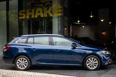 Renault Mégane Sport Tourer 2018 - 9990 EUR, 330112 km - AUTO.MOTO.pt - 330112km - foto 5 de 38