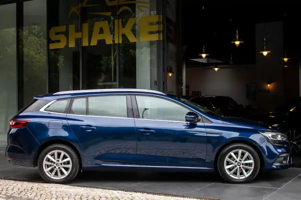 Renault Mégane Sport Tourer 2018 - 9990 EUR, 330112 km - AUTO.MOTO.pt - 330112km - foto 5 de 38
