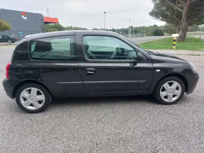 Renault Clio 2004 - 2990 EUR, 268181 km - AUTO.MOTO.pt - 268181km - foto 6 de 16
