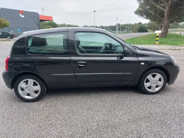 Renault Clio 2004 - 1950 EUR, 268181 km - AUTO.MOTO.pt - 268181km - foto 6 de 16