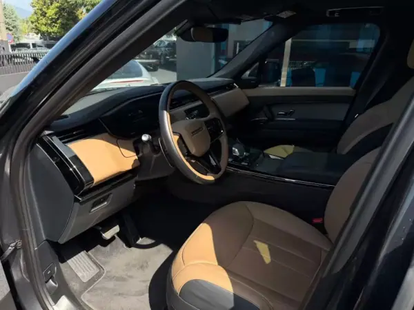 Land Rover Range Rover Sport 2025 - 115000 EUR, 22000 km - AUTO.MOTO.pt - 22000km - foto 8 de 19