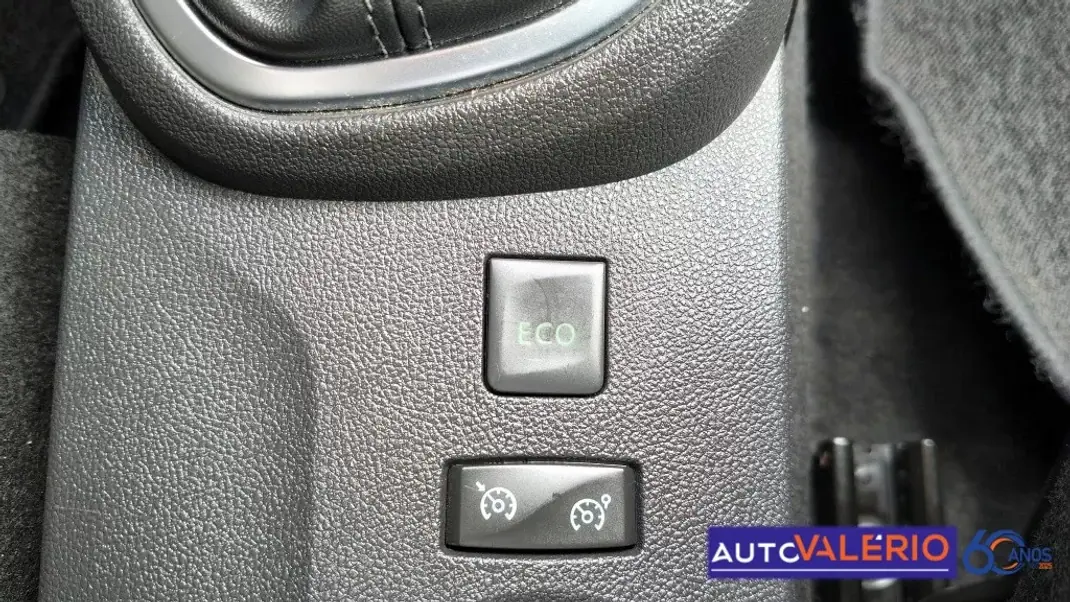Renault Captur 2019 - 13950 EUR, 61525 km - AUTO.MOTO.pt - 61525km - foto 21 de 30