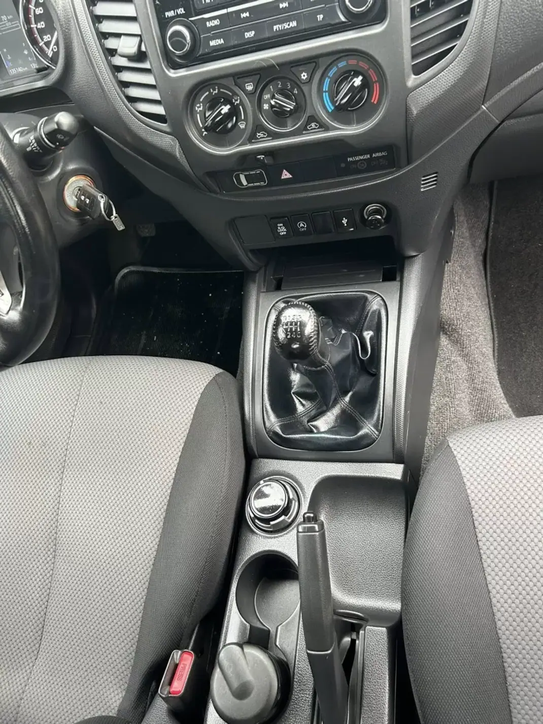 Mitsubishi L 200 King Cab 2022 - 29900 EUR, 136000 km - AUTO.MOTO.pt - 136000km - foto 9 de 12