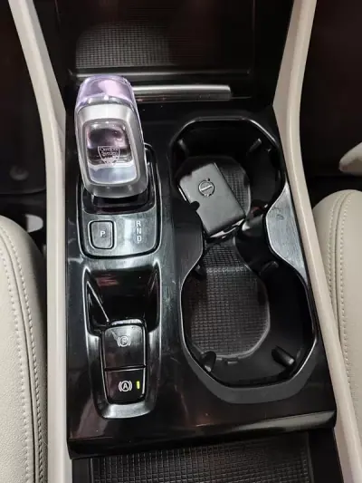 Volvo XC 40 2020 - 28250 EUR, 45500 km - AUTO.MOTO.pt - 45500km - foto 31 de 35