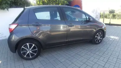 Toyota Yaris 2020 - 12990 EUR, 108986 km - AUTO.MOTO.pt - 108986km - foto 11 de 26