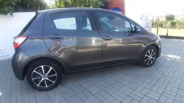 Toyota Yaris 2020 - 12990 EUR, 108986 km - AUTO.MOTO.pt - 108986km - foto 11 de 26