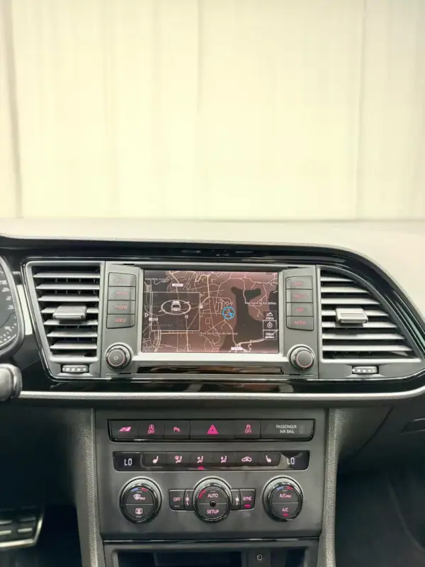 SEAT Leon 2016 - 25500 EUR, 137000 km - AUTO.MOTO.pt - 137000km - foto 17 de 33