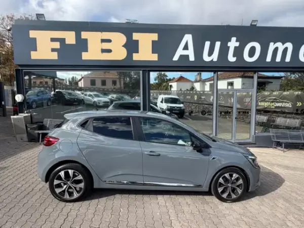 Renault Clio 2022 - 15500 EUR, 84200 km - AUTO.MOTO.pt - 84200km - foto 5 de 11