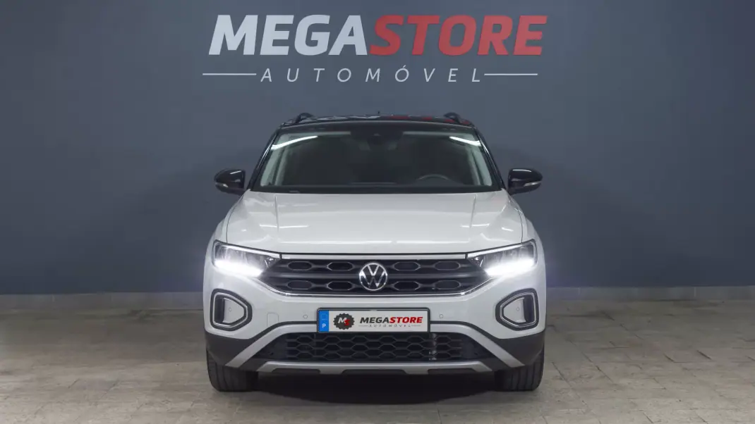 Volkswagen T-Roc 2025 - 24250 EUR, 11000 km - AUTO.MOTO.pt - 11000km - foto 2 de 41