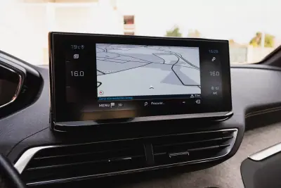 Peugeot 5008 2021 - 24000 EUR, 128300 km - AUTO.MOTO.pt - 128300km - foto 13 de 23