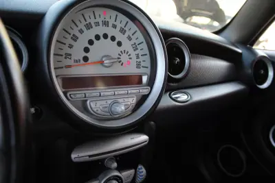 MINI Cooper 2010 - 8350 EUR, 246500 km - 246500km - foto 12 de 22