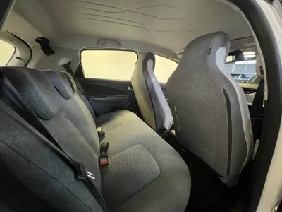 Renault Zoe 2020 - 15990 EUR, 67000 km - 67000km - foto 9 de 32