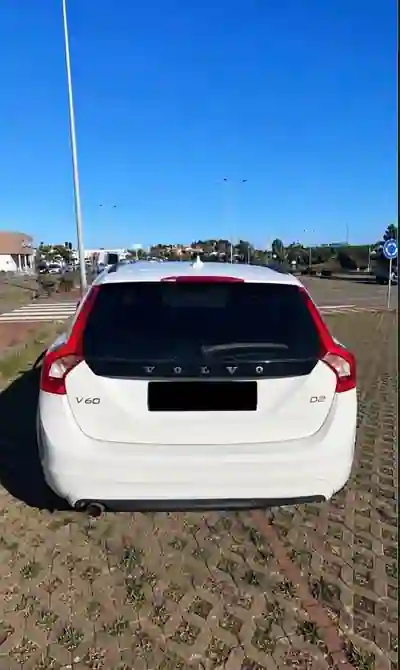 Volvo V60 2015 - 8900 EUR, 206200 km - 206200km - foto 6 de 11