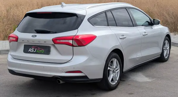 Ford Focus SW 2019 - 8900 EUR, 205714 km - AUTO.MOTO.pt - 205714km - foto 9 de 22