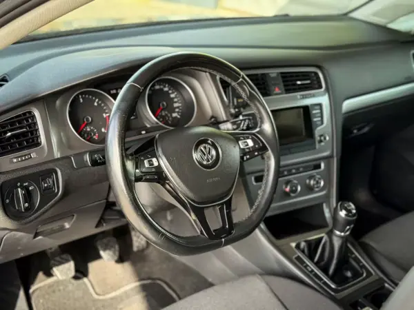 Volkswagen Golf 2015 - 13800 EUR, 124900 km - AUTO.MOTO.pt - 124900km - foto 5 de 12