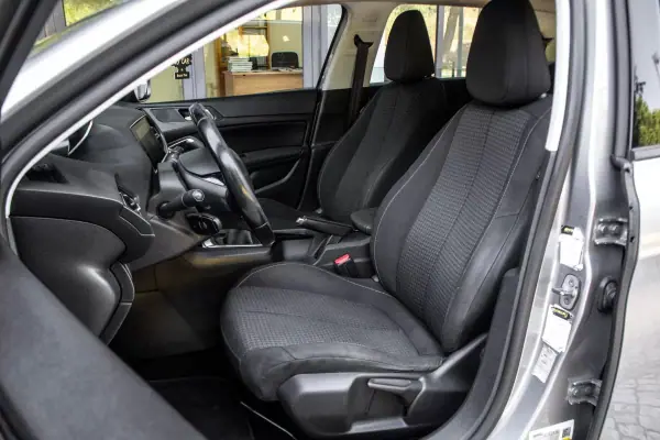 Peugeot 308 SW 2019 - 8250 EUR, 315740 km - AUTO.MOTO.pt - 315740km - foto 25 de 37