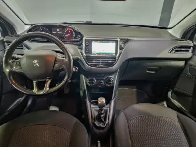Peugeot 208 2019 - 13300 EUR, 120752 km - AUTO.MOTO.pt - 120752km - foto 7 de 8