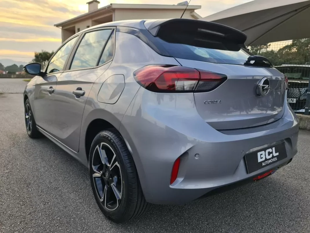 Opel Corsa 2020 - 15990 EUR, 140000 km - AUTO.MOTO.pt - 140000km - foto 10 de 31