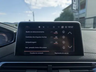 Peugeot 5008 2018 - 18990 EUR, 164000 km - AUTO.MOTO.pt - 164000km - foto 28 de 48