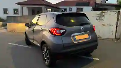 Renault Captur 2016 - 12999 EUR, 94000 km - AUTO.MOTO.pt - 94000km - foto 3 de 9