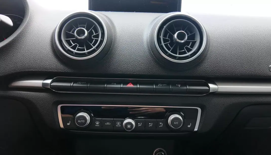 Audi A3 Limousine 2017 - 20500 EUR, 61500 km - AUTO.MOTO.pt - 61500km - foto 11 de 21