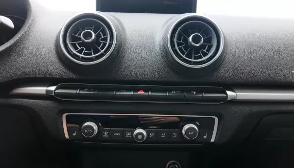 Audi A3 Limousine 2017 - 20500 EUR, 61500 km - AUTO.MOTO.pt - 61500km - foto 11 de 21