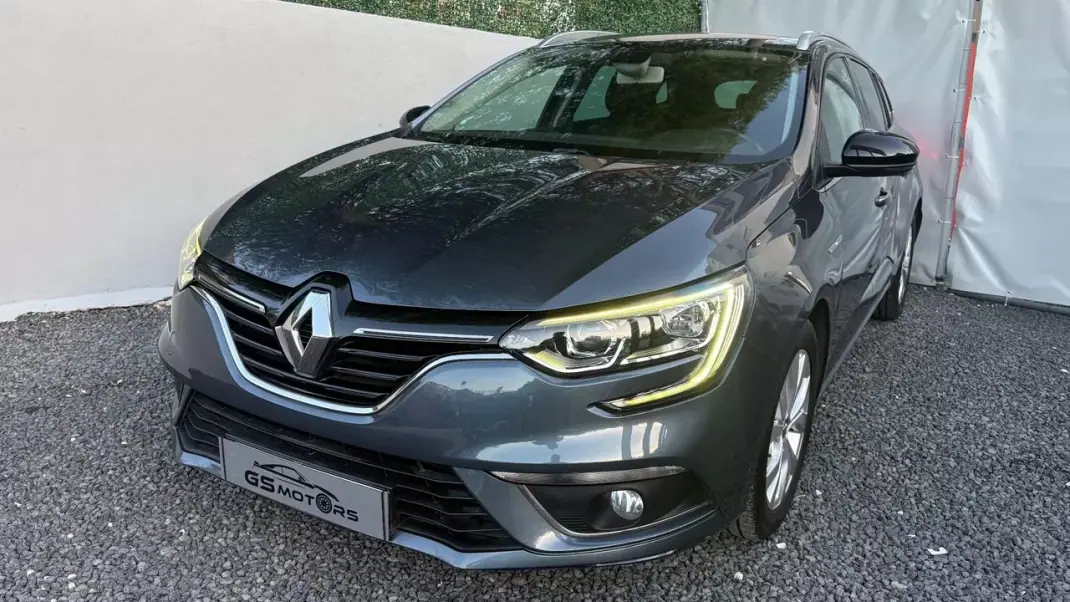 Renault Mégane Sport Tourer 2019 - 13400 EUR, 94500 km - AUTO.MOTO.pt - 94500km - foto 1 de 12