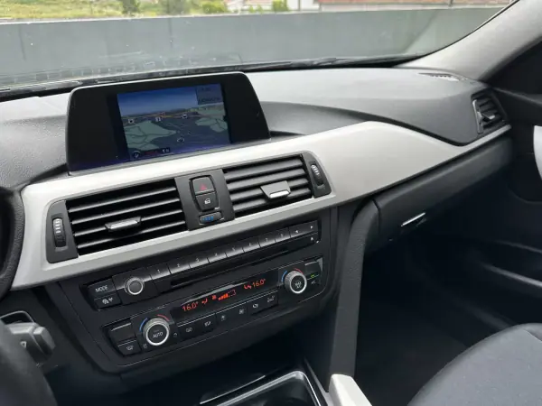 BMW 320 2013 - 12900 EUR, 280000 km - AUTO.MOTO.pt - 280000km - foto 53 de 64