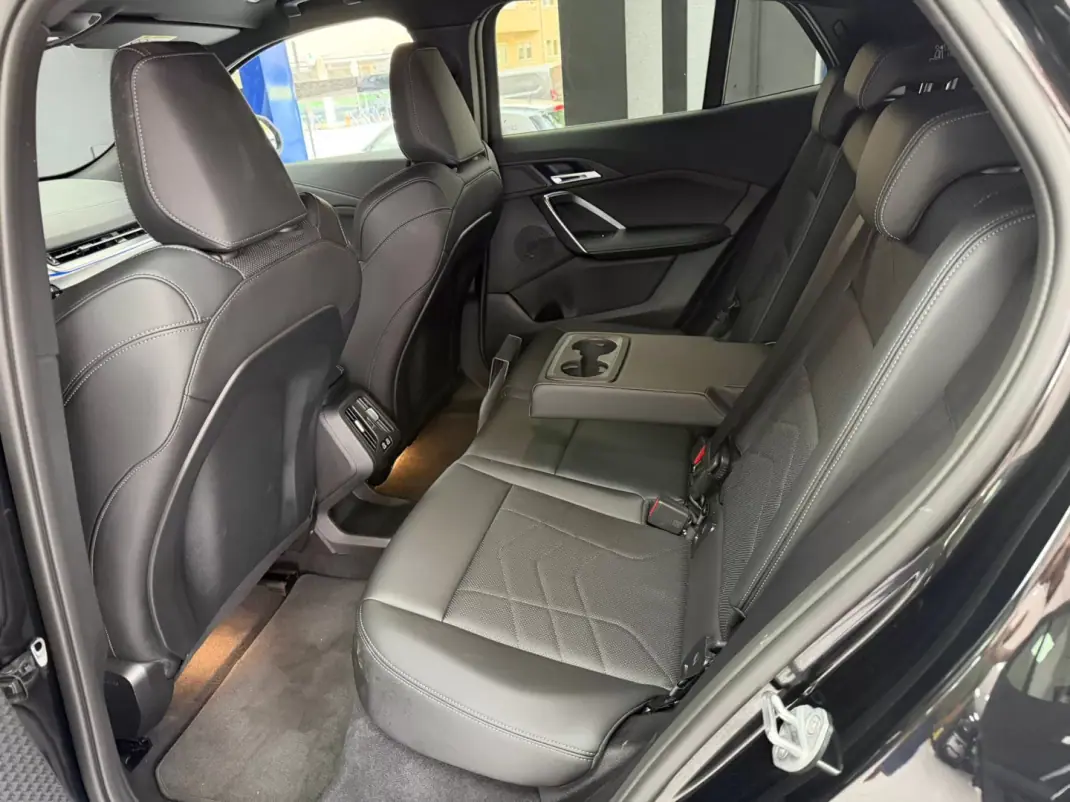 BMW iX2 2025 - 46500 EUR, 7997 km - AUTO.MOTO.pt - 7997km - foto 27 de 42